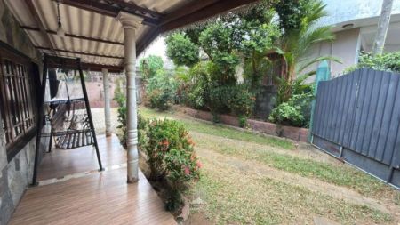 Exterior - House for Sale at Templers Road, Mount Lavinia (HSSH130)