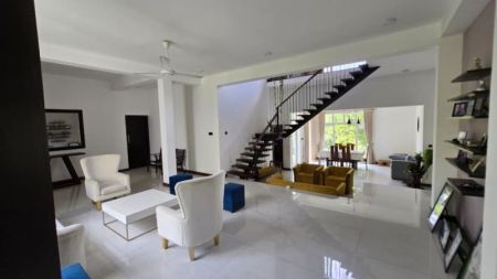 Living Room - Luxury Family House for Sale in Kotte – Spacious 4 Bedroom Residence