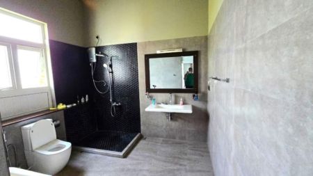 Bathroom - Luxury Family House for Sale in Kotte – Spacious 4 Bedroom Residence