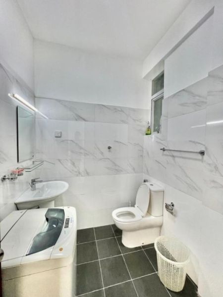Bathroom - 🏢 Barrington Tower  – 04 Bedroom Semi Furnished Apartment for Rent