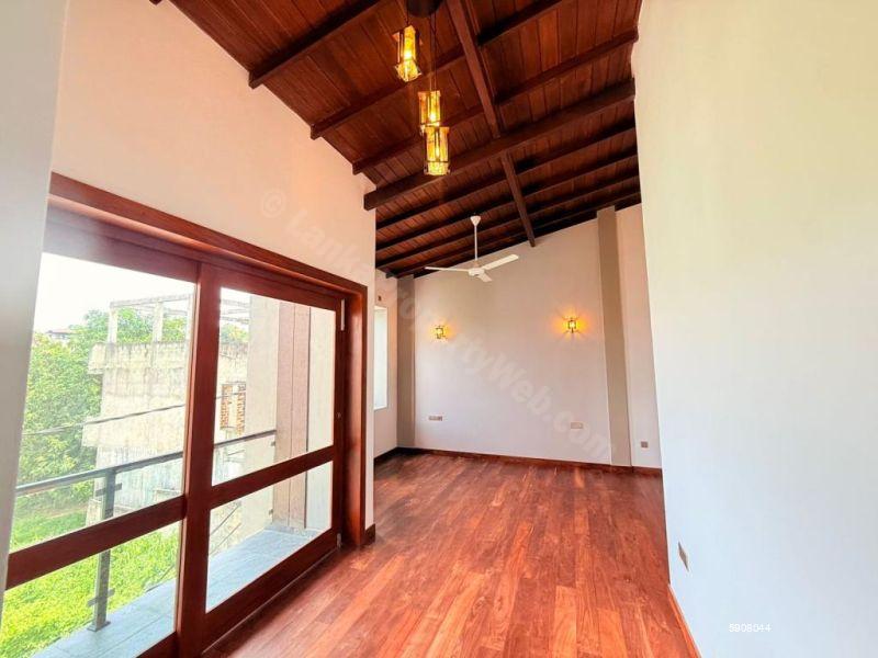 House for sale in Colombo 4