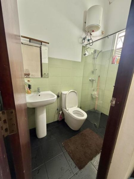Bathroom - 3 Bedroom House for Sale at Malabe