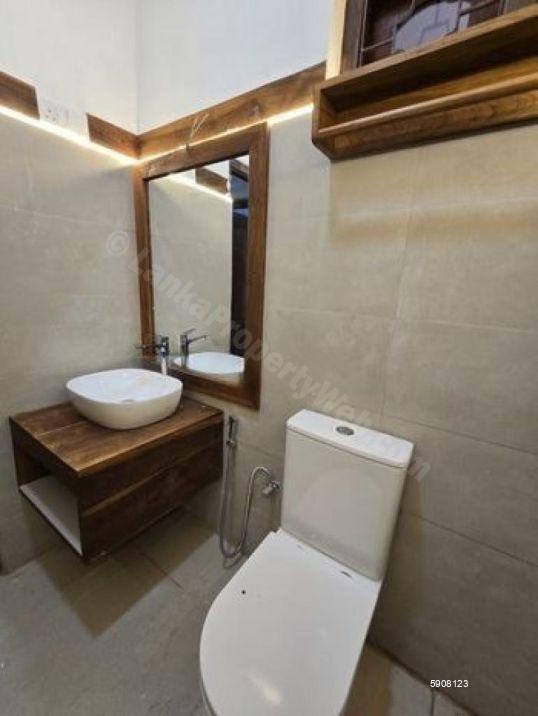 Bathroom - House for rent in Nugegoda
