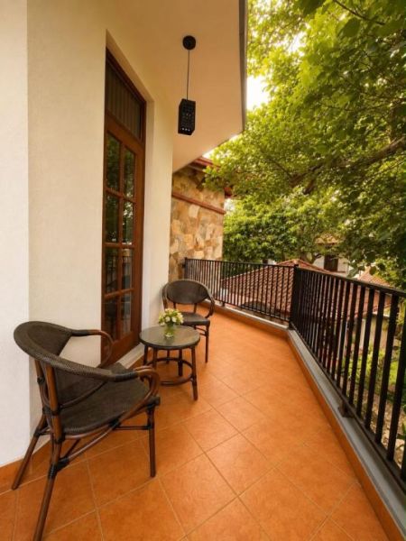 Living Room - Luxury 3 Bedroom villa Apartment for rent in Negombo 
