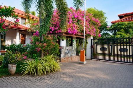 Exterior - Luxury 3 Bedroom villa Apartment for rent in Negombo 