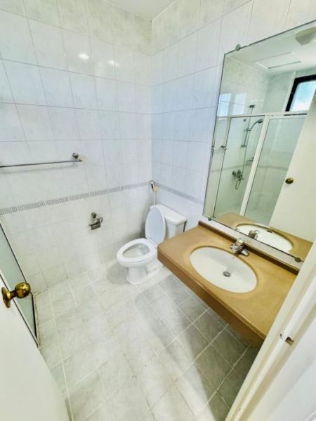 Bathroom - ￭ Royal Park ￭ 04BR Apartment For Rent ￭ (NK107652)