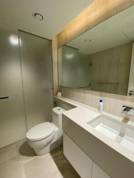 Bathroom - Luxury Apartment for Rent in Colombo City Center - EA893