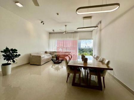 Living Room - Luxurious refurbished Apartment with a big balcony