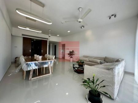 Living Room - Luxurious refurbished Apartment with a big balcony