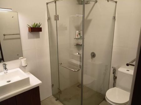 Bathroom - 3 Bedroom Apartment for Rent - Colombo 3 | USD 2,000 Per Month (EM677)