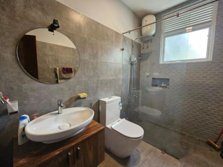 Bathroom - Spacious Fully Furnished House for Rent – Battaramulla (Pipe Road)