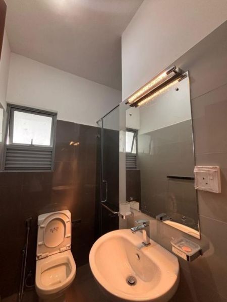 Bathroom - Canterbury Golf 3BR Furnished Apartment for Sale in Piliyandala - EA930