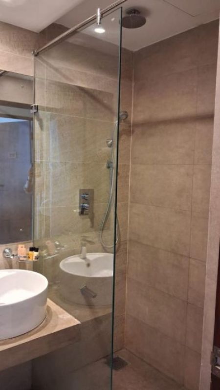 Bathroom - Marine Drive Apartment For Rent in Colombo 3 - EA935