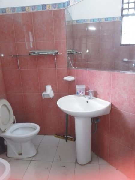 Bathroom - BATTARAMULLA : 5BR (20P) HOUSE FOR RENT in Pelawatta