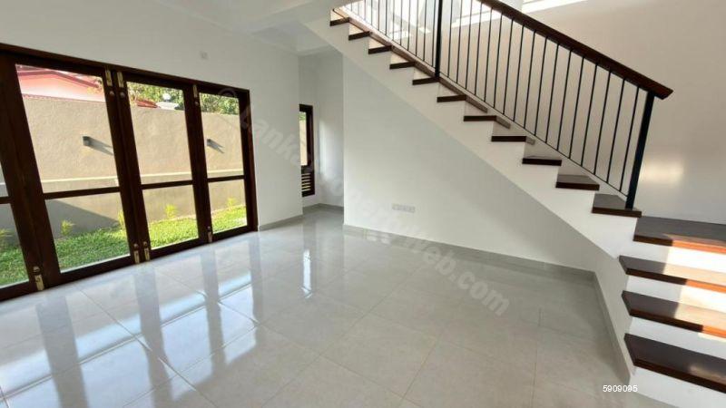 House for sale in Polgasowita