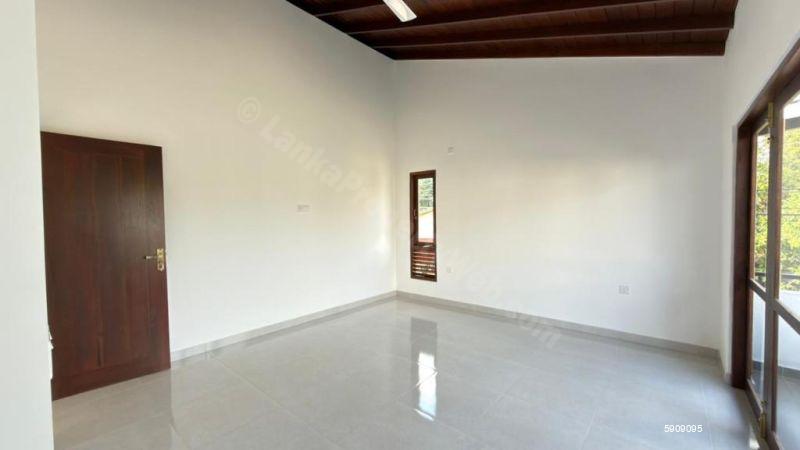 House for sale in Polgasowita