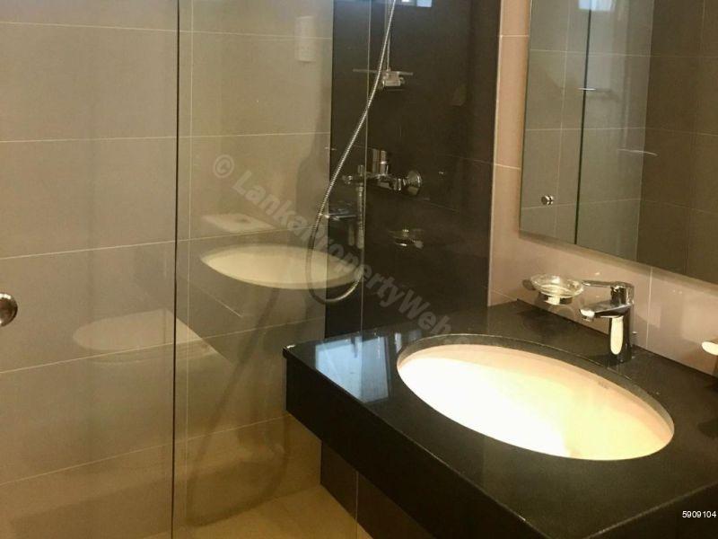 Bathroom - Apartment for rent in Colombo 2