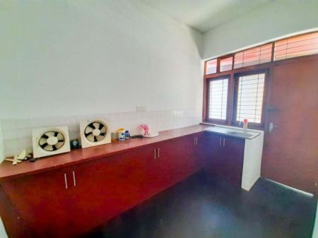 Kitchen - House for Rent in Colombo 07