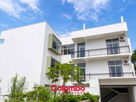 Exterior - 11 Room 8,400 sqft Modern House Large Number of Occupants for RENT in Dehiwala bordering Mt Lavinia (HR-163)