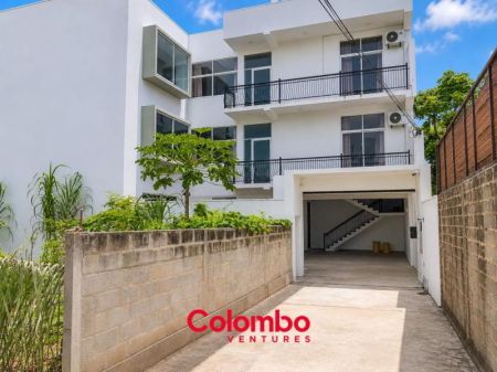 Exterior - 11 Room 8,400 sqft Modern House Large Number of Occupants for RENT in Dehiwala bordering Mt Lavinia (HR-163)