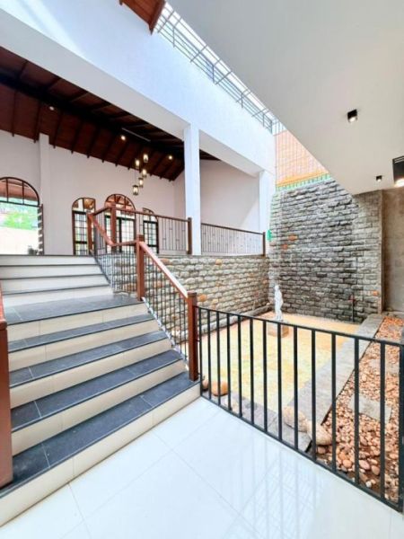Living Room - 18.5 Perch Land with 6 Bedroom House for Sale in Colombo 5, S1925