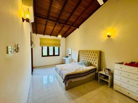 Bedroom - (P654) Elegant Three Storey House for Sale in Angoda Junction