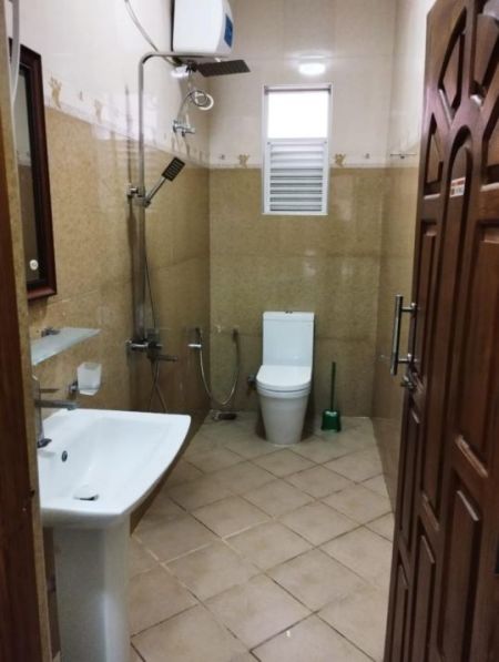 Bathroom - 3-Bedroom Fully Furnished Apartment Short-Term Rental in Kalubowila. (Property Code: CSTR102)