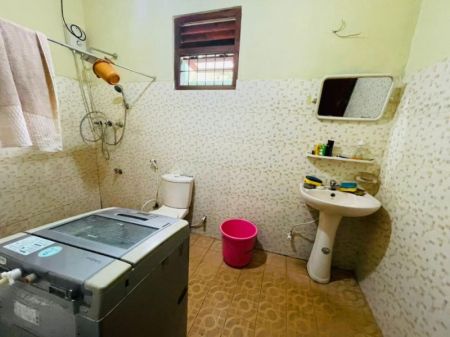 Bathroom - Elegant Family Home with Private Garden in a Peaceful Piliyandala Neighborhood