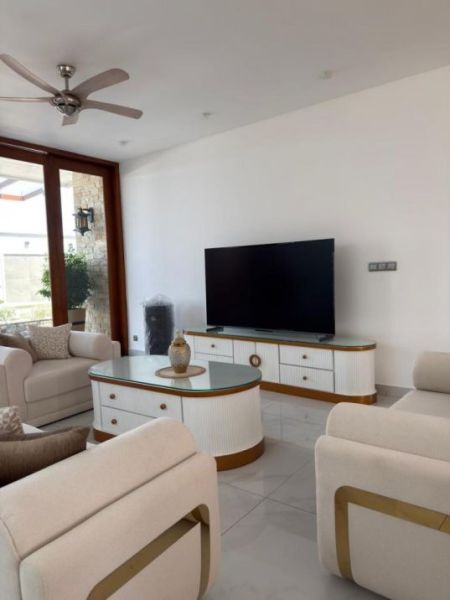 Living Room - Luxury 3 Bedroom Private Apartment for Rent at Mount Lavinia / LKR 1,200,000 (EM046DK)