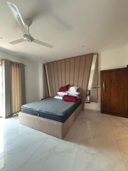 Bedroom - Luxury 3 Bedroom Private Apartment for Rent at Mount Lavinia / LKR 1,200,000 (EM046DK)