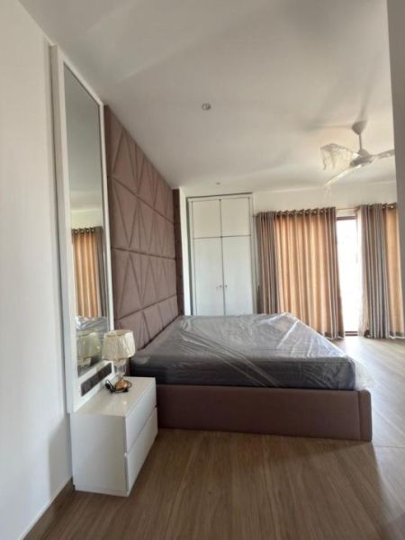 Bedroom - Luxury 3 Bedroom Private Apartment for Rent at Mount Lavinia / LKR 1,200,000 (EM046DK)