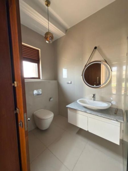 Bathroom - Luxury 3 Bedroom Private Apartment for Rent at Mount Lavinia / LKR 1,200,000 (EM046DK)