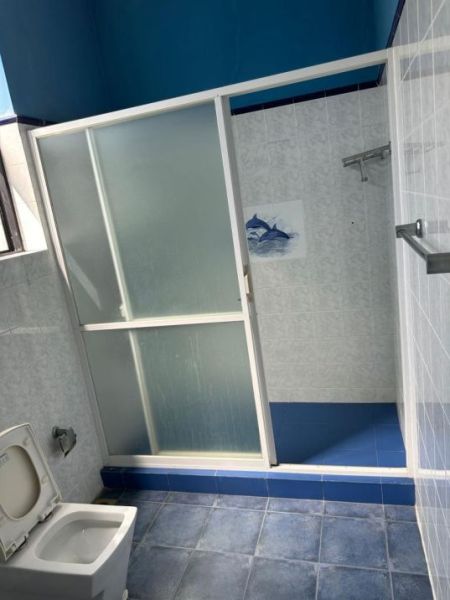 Bathroom - 🏡Elegant Luxury Residence with Pool & Rooftop Terrace – Battaramulla
