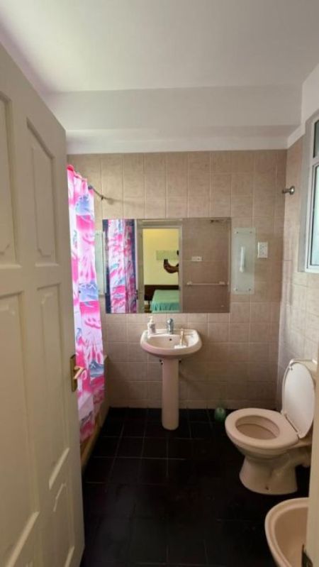 Bathroom - Apartment for rent or lease in Colombo 5 only for foreigners