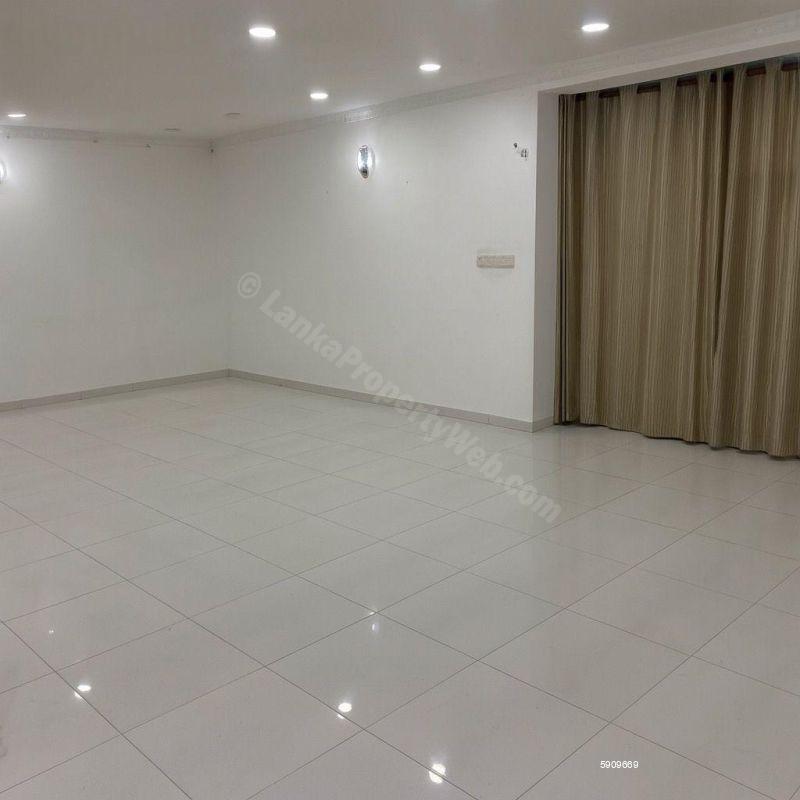 Commercial for rent in Colombo 4