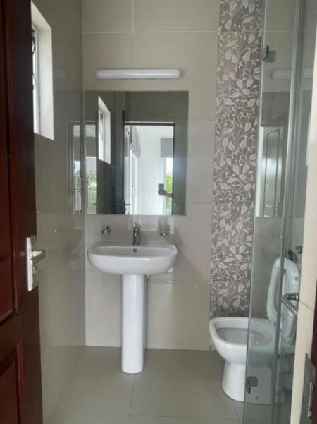 Bathroom -  Kings Garden - 03 Bedroom Unfurnished Apartment for Sale in Colombo 05 (A3628)
