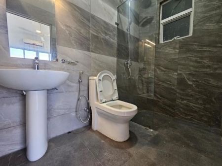 Bathroom - Blue Ocean - 03 Bedroom Unfurnished Apartment for Sale in Colombo 05 (A3034)