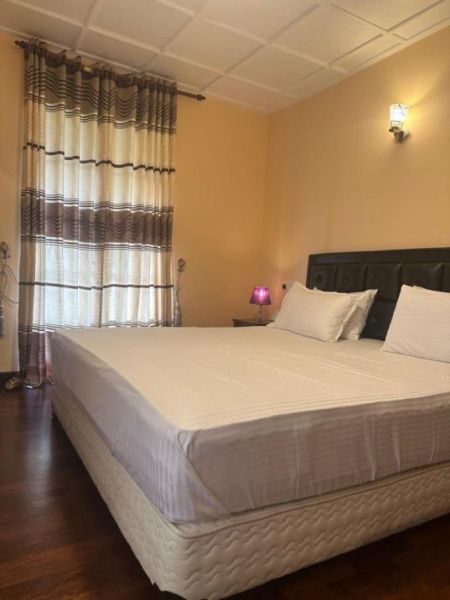 Bedroom - 7 Bedroom Holiday Bungalow for Sale - Nuwara Eliya (Lake Front) | LKR 285,000,000 (EM702)