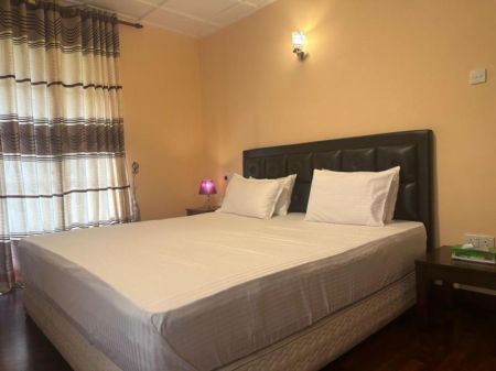 Bedroom - 7 Bedroom Holiday Bungalow for Sale - Nuwara Eliya (Lake Front) | LKR 285,000,000 (EM702)
