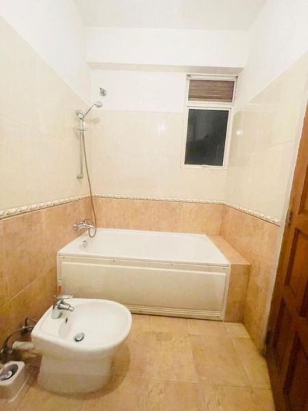 Bathroom - 🏡Elegant Apartment for Sale in Colombo 03 – Alfred House Gardens (Prime Location & Strong Investment)
