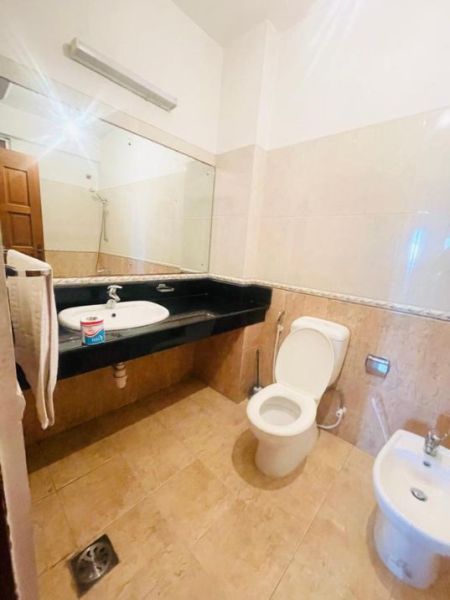 Bathroom - 🏡Elegant Apartment for Sale in Colombo 03 – Alfred House Gardens (Prime Location & Strong Investment)
