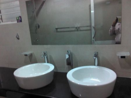 Bathroom - Ground floor apartment with garden for rent in manning town housing scheme, bordering Colombo 5 & 7