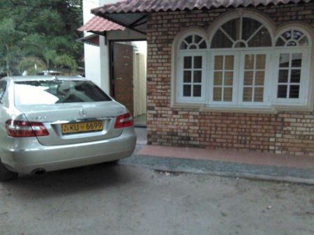 Exterior - Ground floor apartment with garden for rent in manning town housing scheme, bordering Colombo 5 & 7