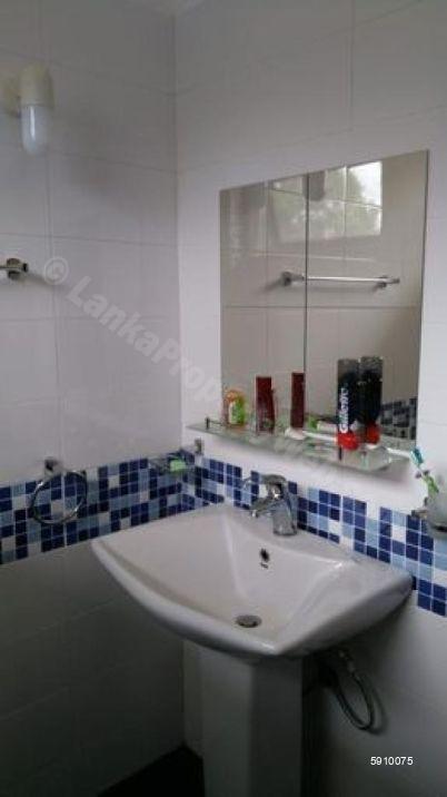 Bathroom - House for rent in Nittambuwa