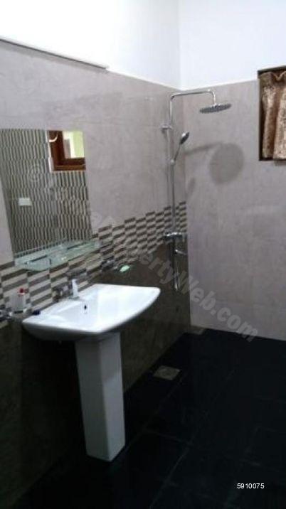 Bathroom - House for rent in Nittambuwa