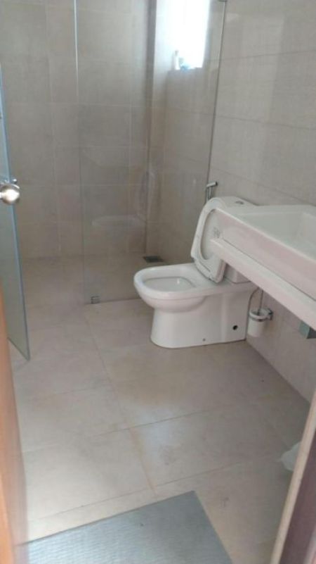 Bathroom - Private Apartment/Rajagiriya road facing/furnished/02beds/for rent in Rajagiriya.