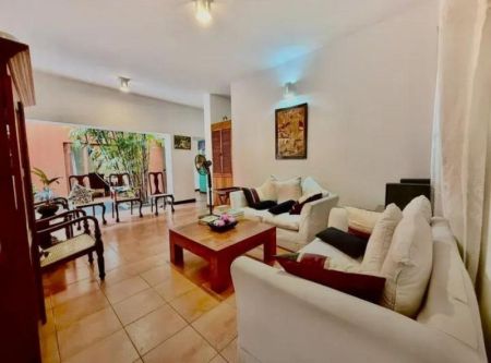 Living Room - 4 Bedroom Prime Property for Sale - Pita Kotte, Baddagana Road | LKR 168,000,000 (EM704)