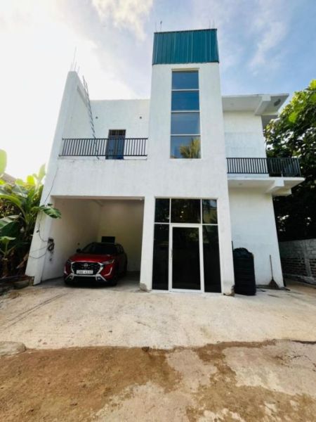 Exterior - 6 Bedroom Fully Furnished House for Rent in Nugegoda, LKR 1,000,000 per month   (EM028SR)