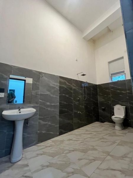 Bathroom - 6 Bedroom Fully Furnished House for Rent in Nugegoda, LKR 1,000,000 per month   (EM028SR)