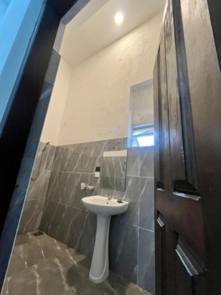 Bathroom - 6 Bedroom Fully Furnished House for Rent in Nugegoda, LKR 1,000,000 per month   (EM028SR)